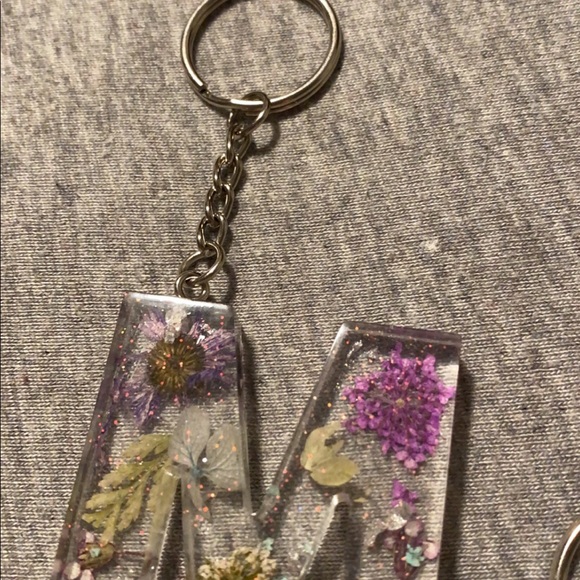 resin letter keychain - Picture 4 of 10